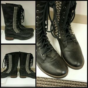 RESERVED DONT BUY Steve Madden tropador black